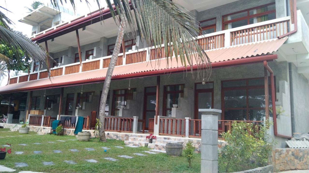 Relax Beach Resort เวลิกามา ภายนอก รูปภาพ