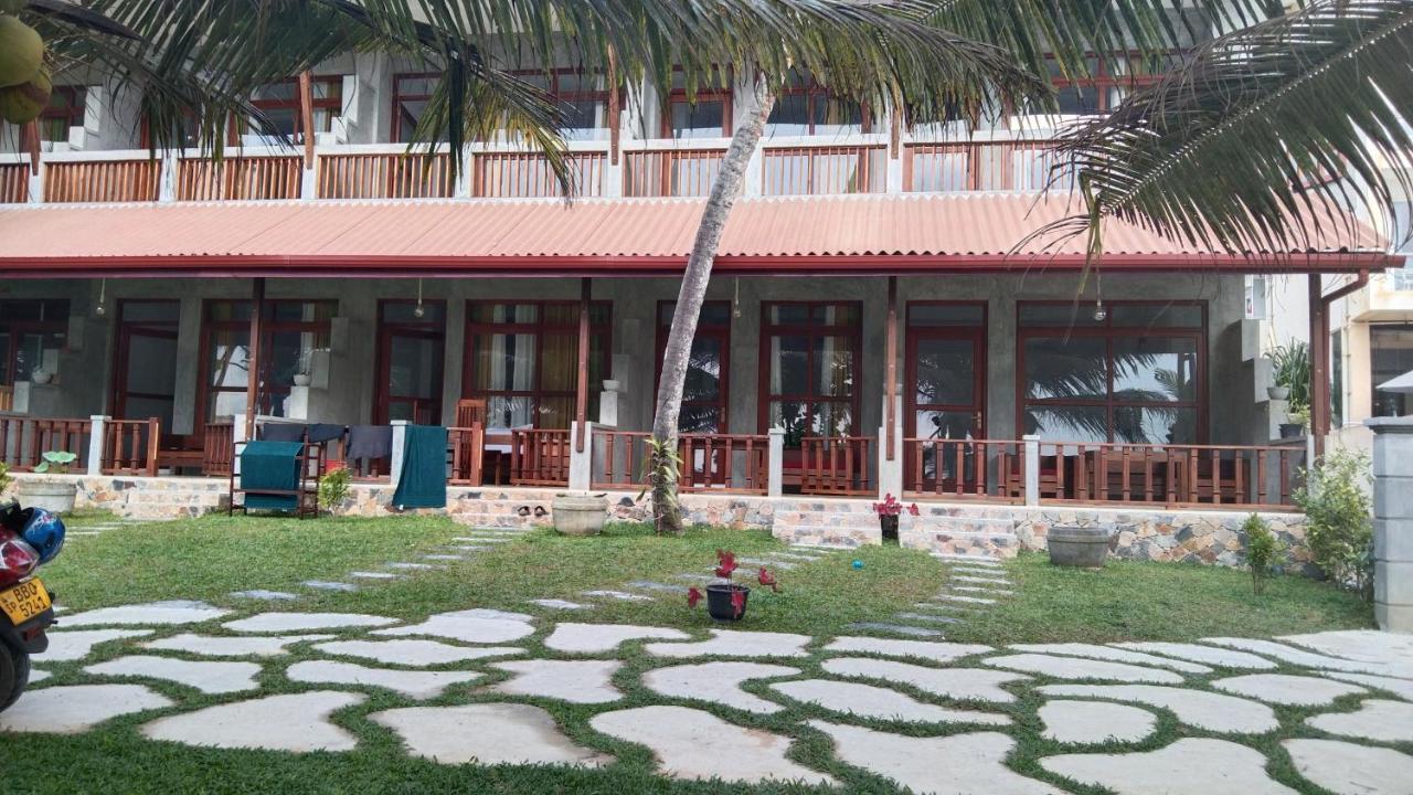 Relax Beach Resort เวลิกามา ภายนอก รูปภาพ